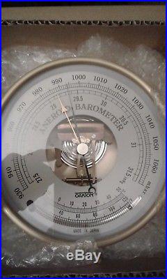 Oakton Temperature Compensated Barometer, 930 to 1070 mbar, 27.5 to 31.6 Hg NEW